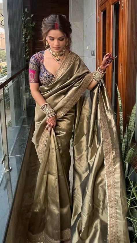 Velvet Saree Sabyasachi, Blouse Materials Fabrics, New Bride Look Indian, Bride Look Indian, Bengali Bride Saree, Gold Half Saree, Saree With Heavy Blouse, Cultural Heritage Of India, Bappa Photo