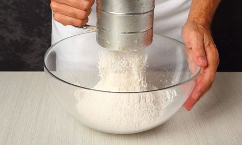 How and When You Need to Sift Flour Sifting Flour, Breakfast Party Foods, Dry Measuring Cups, Easy Dinner Casseroles, Breakfast Party, Fine Mesh Strainer, Quick Easy Dinner, Baking Flour, Angel Food