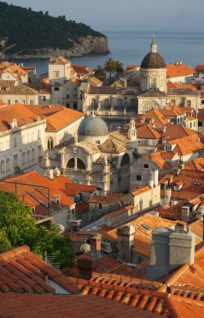 Croacia: de Zagreb a Dubrovnik y la isla donde Messi pasa sus vacaciones - LA NACION Isle Of Flightless Birds, Italia Aesthetic, Montenegro Beach, City Island, Digital Art Photography, Beauty Places, Dubrovnik Croatia, Zadar, People Of The World