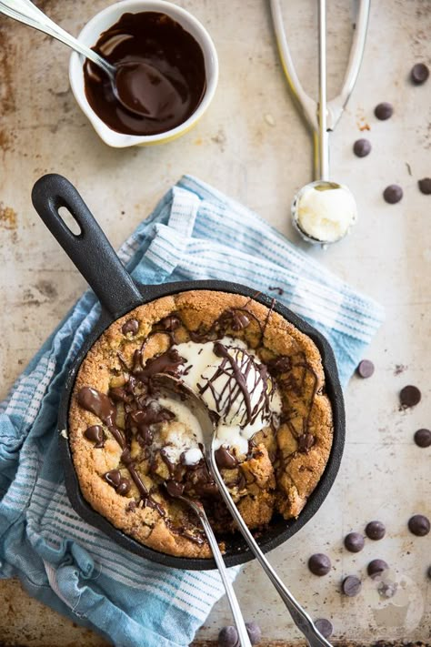 Skillet Cookie For Two, Cookie For Two, Cast Iron Skillet Cookie, Chocolate Chip Skillet Cookie, Skillet Cookie Recipe, Skillet Desserts, Giant Cookies, Foods Ideas, Skillet Chocolate Chip Cookie