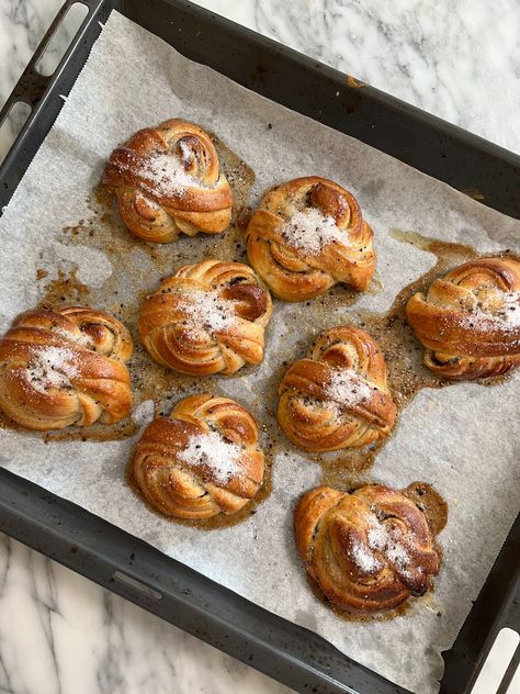 Soft and fluffy, aromatic and sweet, these kardemummabullar, swedish cardamom buns are perfect with a cup of coffee or tea. Cardamom Buns Recipe, Swedish Cardamom Buns, Swedish Cuisine, Scandinavian Recipes, Christmas Pastries, Cardamom Buns, Bread Sweet, Uk Recipes, Swedish Dishes