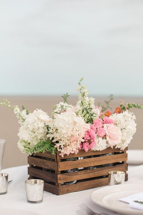 Flower Crate Centerpiece | The perfect DIY centerpiece for rustic brides. Paint Sticks Projects, Painted Sticks Diy, Paint Stick Crafts, Paint Stir Sticks, Basket Centerpieces, Rosen Box, Wedding Centerpieces Diy, Painted Sticks, Diy Centerpieces