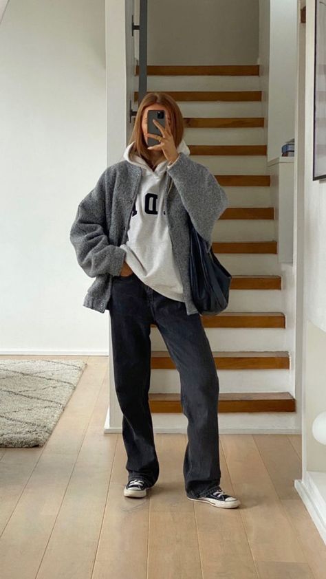 Dive into our essential guide to building your Scandinavian Capsule Wardrobe for 2023 or 2024. Discover the key pieces you need now! Scandi Fashion, Fashion Capsule Wardrobe, Professional Outfits Women, Uni Outfits, Cold Outfits, Scandinavian Fashion, Ținută Casual, Work Outfits Women, Outfit Inspo Fall