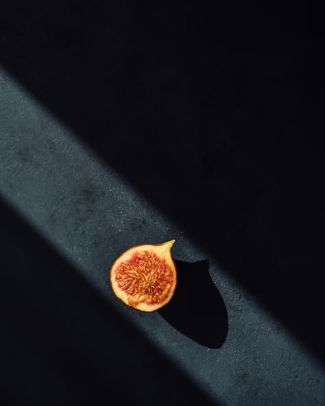 Food Photography Black Background, Fine Art Food Photography, High Contrast Food Photography, Cinematic Food Photography, Traditional Food Photography, Aesthetic Still Life Photography, Food Minimalist, Fig Season, Food Photography Lighting