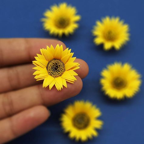 Colors Paper - How to Make Mini Paper Sunflower Easy 🌻 Mini Sunflower DIY Paper Flower Craft Sunflower Making, Sunflower Paper Craft, Paper Bouquet Diy, How To Make Sunflower, Sunflower Crafts, Diy Paper Flowers, Mini Sunflowers, Paper Sunflowers, Small Sunflower