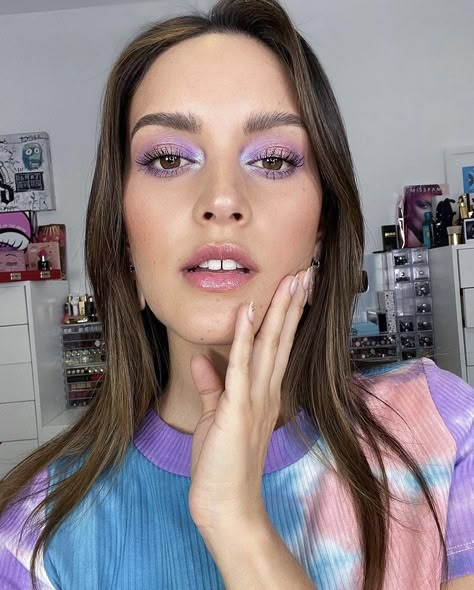 Purple Natural Makeup Looks, Purple Subtle Makeup, Lavender Eye Makeup Wedding, Lilac Eye Makeup Lavender, Makeup With Purple Dress, Light Purple Eye Makeup, Speak Now Makeup, Light Purple Eyeshadow, Makeup Lila