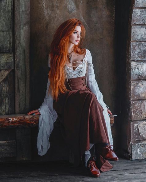 Ann🌿 (@ann.siren) • Instagram photos and videos Celtic Outfit Women, Celtic Cosplay, Medieval Lady, Red Haired Beauty, Red Hair Woman, Red Heads, Long Red Hair, Redhead Beauty, Medieval Clothing