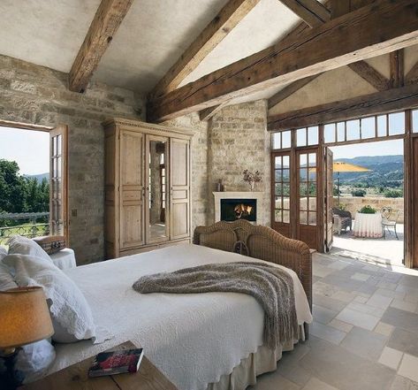 Top 40 Best Rustic Bedroom Ideas - Vintage Designs Rustic Italian Decor, Rustic Farmhouse Bedroom, Rustic Bedroom Decor, Deco Studio, Hotel Room Design, Ranch Style Homes, Farmhouse Bedroom Decor, Rustic Bedroom, Awesome Bedrooms