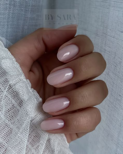 Clean Nails Design, Clean Girl Aesthetic Nails Almond, Pale Pink Oval Nails, Opi Clean Girl Nails, Form Nails, Nuetral Almond Nail, Sheer Light Pink Almond Nails, Rounded Nails, Ombre Chrome