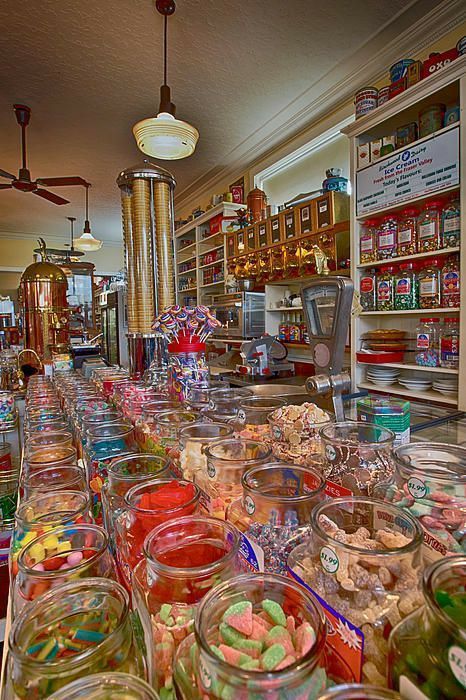 Vintage Candy Store, Old Fashion Candy, Candy Store Design, Candy Stores, Candy Room, Wholesale Candy, Penny Candy, Old Fashioned Candy, Healthy Food List