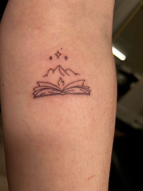 Small Velaris Tattoo, Book Matching Tattoos, Nesta Inspired Tattoo, Nesta Back Tattoo, Nesta Archeron Tattoo Ideas, Acotar Tattoos Nesta, Nesta Tattoo Acotar, Nesta Archeron Tattoo, Matching Book Tattoos