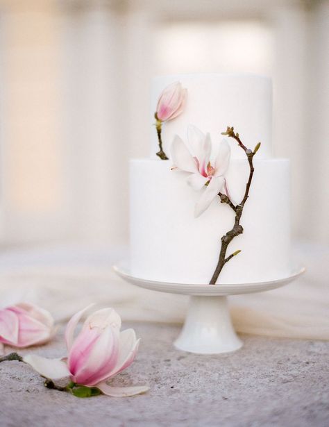 Magnolia Cake, Art Cakes, Magnolia Wedding, Pretty Photography, Elegant Birthday Cakes, Wedding Treats, Wedding Sparrow, Cake Trends, Modern Wedding Cake