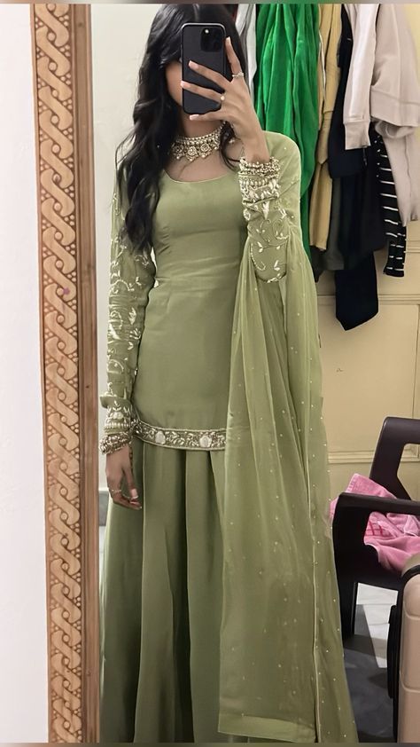 Indian Wedding Outfits Green, Desi Suits, Desi Look, Green Sharara, Suit Punjabi, Desi Fits, Sharara Designs, Desi Dress, Trendy Outfits Indian