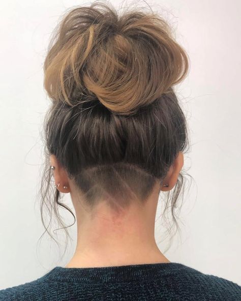 Female Undercut Long Hair, Side Cut Hairstyles, Undercut Hair Designs, Undercut Hairstyles Women, Undercut Long Hair, Short Hair Undercut, Penteado Cabelo Curto, Undercut Hairstyles, Long Hair Women