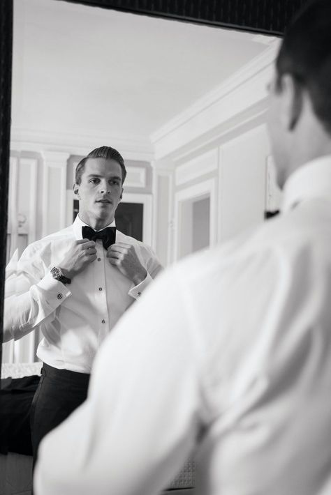 Wedding Prep Shoot Ideas, Groomsman Photos Getting Ready, Photos Of Groom Getting Ready, Men Getting Ready Wedding Photos, Groom Portraits Groomsmen, Wedding Photos Groom Getting Ready, Grooms Wedding Photos, Groomsmen Photo Ideas Getting Ready, Groom Getting Ready Photoshoot