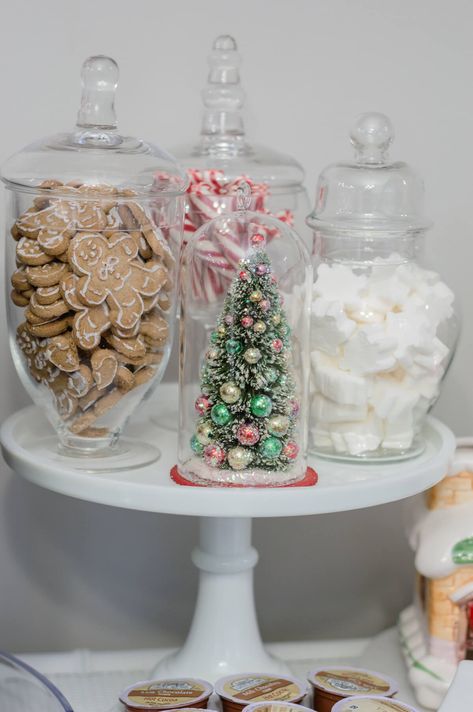 Holiday Decor in the Kitchen - The Home I Create Box Noel, Diy Hot Cocoa, Christmas Decorations Apartment, Outside Christmas Decorations, Christmas Decor Inspiration, Dekor Diy, Christmas Kitchen Decor, Festive Holiday Decor, White Christmas Decor