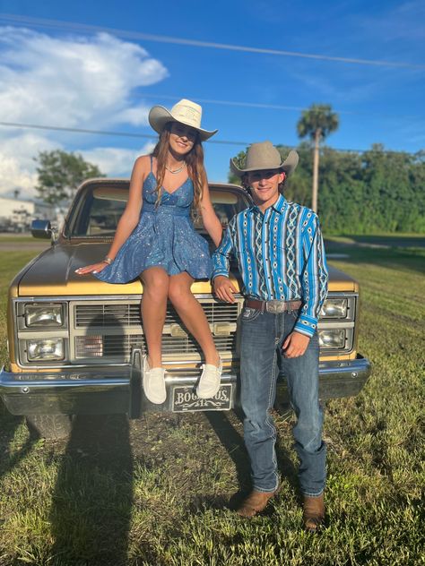 Country Winter Formal Dresses, Couples Country Outfits, Western Hoco Outfit Men, Homecoming Dresses Country, Sadie Hawkins Outfits For Couples, Country Hoco Outfits, Country Dance Dress, Matching Country Outfits For Couples, Country Prom Ideas