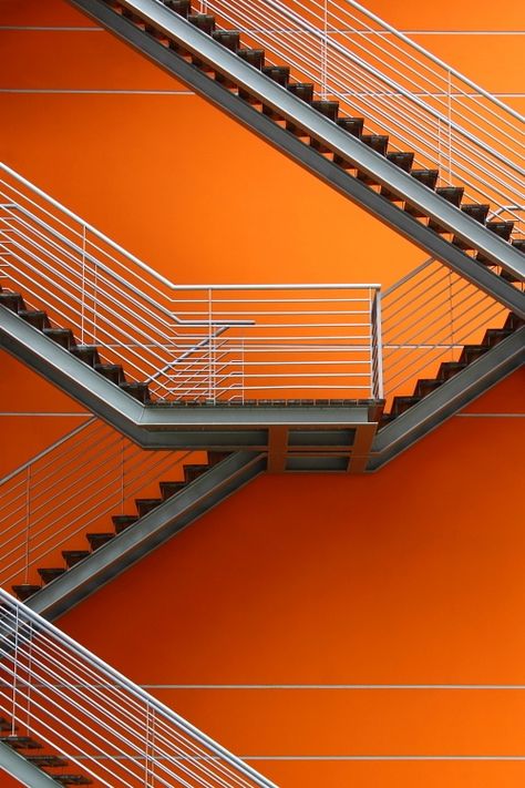 Orange Stairs, Orange Inspiration, Buch Design, Metal Stairs, Lan Can, Orange Walls, Orange Aesthetic, Stairway To Heaven, Foto Art