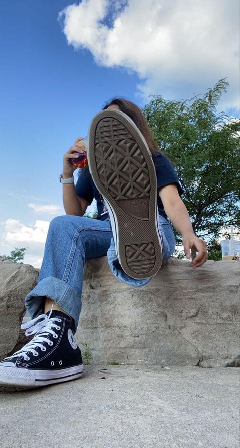 Converse Campaign Photography, Slip On Converse Outfit, Converse Shoes Photography, Shoe Poses Instagram, Shoes Poses Photo Ideas, High Top Converse Outfits Men, Converse Campaign, Converse Photoshoot, Fits With Converse