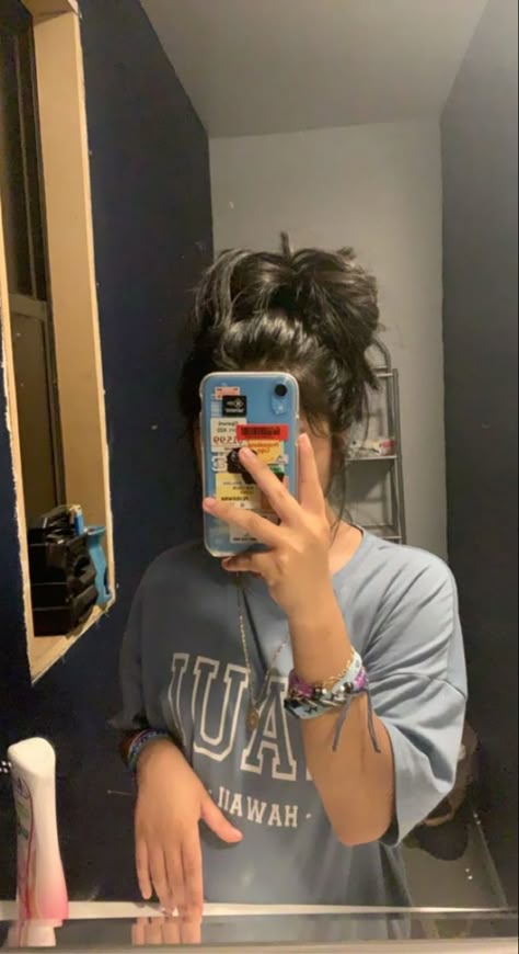 mirror selfie showing messy bun hairstyle Messy Bun Aesthetic, Easy Messy Buns, Lazy Bun, Messy Bun Outfit, Insta Dump, Cute Everyday Hairstyles, Hairstyles For Long Hair Easy, Easy Messy Bun, Messy High Bun