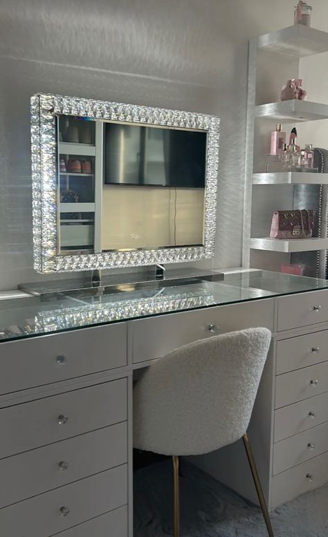 Sparkly Vanity, Room Inspo White, Bedroom Vanity Decor, Vanity Station, Soft Room, Vanity Inspiration, French Ideas, Room Girl, White Room Decor