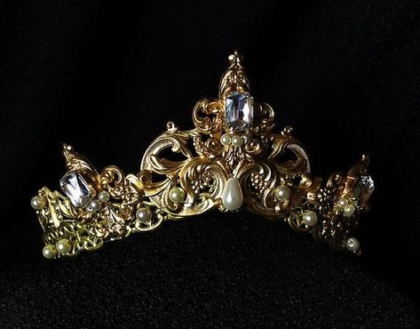 Tudor crown--Medieval crown--wedding headpiece--Reign crown-- Tudor Crown, Medieval Female, Crown Medieval, Coronation Crown, Cabin Outfit, Royal Bride, Medieval Crown, Festival Friends, Fantasy Crown