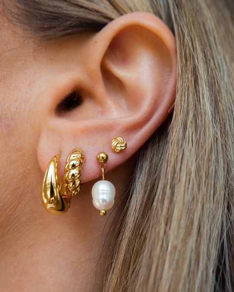 Gold Twist Huggies 18K Gold Electroplated Size: approx. 0.5 inch Good Hoops Aesthetic, Earing Stack Gold, Earring Combos, Gold Earring Stack, Hoops Aesthetic, Earring Huggies, Earrings Stack, Third Piercing, Ear Styling