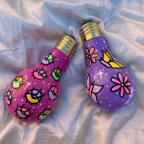 Pin on My Saves Diy Colored Light Bulbs, Bulb Art Paint, Jar Paint Ideas, Jar Painting Ideas Cute, Light Bulb Painting, Bulb Craft, Bulb Art, Jar Painting, Painted Light Bulbs