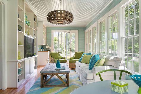 Turn the beach style sunroom into a year-long family hangout [Design: Digs Design Company / Photography: Nat Rea] Florida Rooms, Newlywed Life, Modern Sunroom, Veranda Design, Four Seasons Room, Coastal Decorating Living Room, Sunroom Ideas, Sunroom Decorating, Addition Ideas