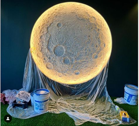 Diy Wall Accents, Moon Wall Light Diy, Diy Moon Light Wall, Moon Diy Craft, Moon Diy Decor, Diy Moon Light, Moon Lamp Diy, Diy Moon Lamp, Vintage Patio Ideas