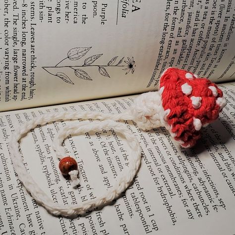 Crochet Mushroom Bookmark, Yarn Mushroom, Mushroom Bookmark, Small Crochet Gifts, Bookmark Crochet, Mushroom Growing, Crochet Bookmark, Crochet Fairy, Crochet Mushroom