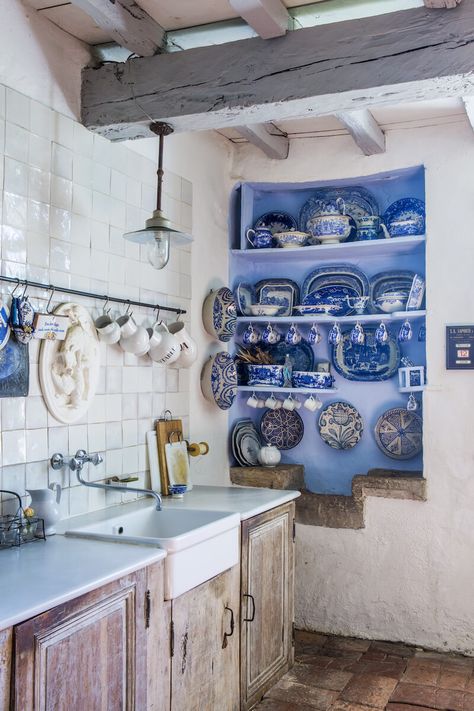 Greek Style Dining Room, Greek House Interior Kitchens, Greek Kitchen Design, Greek Home Interior, Greek Style Kitchen, Greek Style Home Interiors, Greek Inspired Home, Greek Style House, Portugal Interior Design