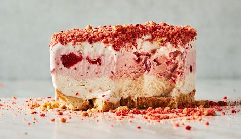 Best Strawberry Shortcake Ice Cream Cake Recipe Strawberry Crunch Cake Cheesecake, Strawberry Crunch Poke Cake, Strawberry Shortcake Ice Cream Cake, Strawberry Crunch Cake, Strawberry Shortcake Ice Cream, Homemade Ice Cream Cake, Strawberry Crunch, Ice Cream Cake Recipe, Cake Cheesecake