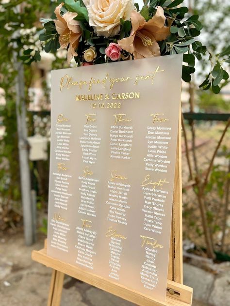 Diy Wedding Seating Chart, Diy Wedding Seating, Champagne Wedding Themes, Seating Chart Wedding Diy, Champagne Flower Girl, Wedding Seating Signs, Seating Sign, Plan A Wedding, Wedding Table Plan