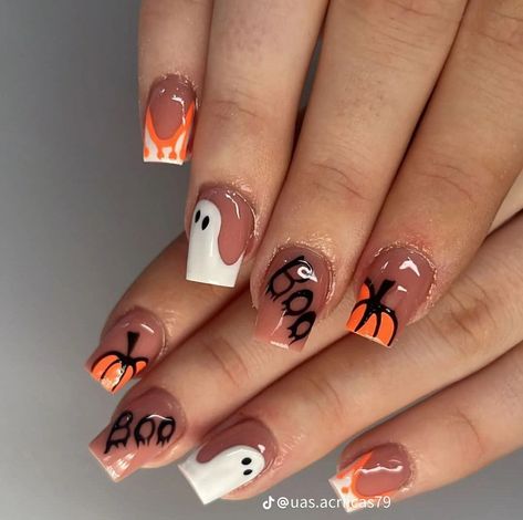 Holoween Idea Nails Short, Gel Mani Short Nails Fall Design, Cute Nails For Fall Acrylic, Fall/halloween Nails Square, Cute Halloween Nails Medium, Square Shaped Halloween Nails, Halloween Nails No Design, Small Square Halloween Nails, Halloween Nails Short Ghost