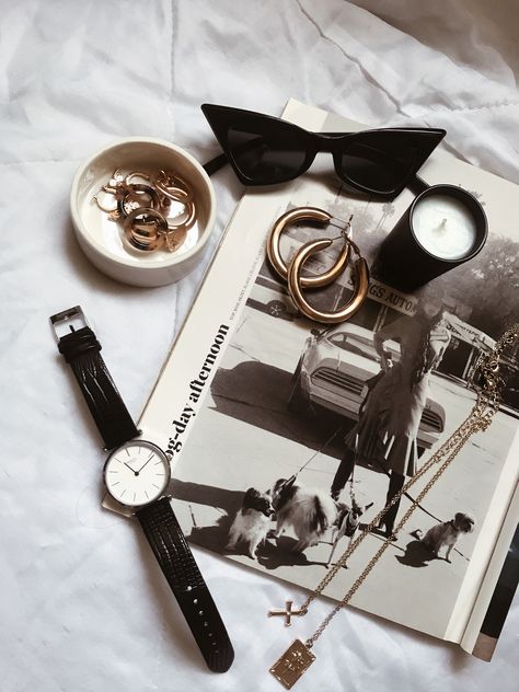 Flay Lay Inspiration, Jewelry Flat Lay Ideas, Flat Lay Fashion Photography, Aesthetic Flatlay Ideas, Flat Lay Aesthetic, Laydown Styling, Ugc Inspiration, Laydown Photography, Flat Lay Ideas