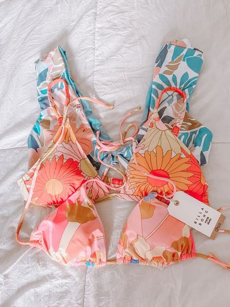 Billabong Outfits Summer, Billabong Bathing Suits, Billabong Fits, Cute Summer Bathing Suits, Billabong Swimwear Bikinis, Beautiful Surfboards, Billabong Aesthetic, Billabong Bikinis, Beachy Clothing