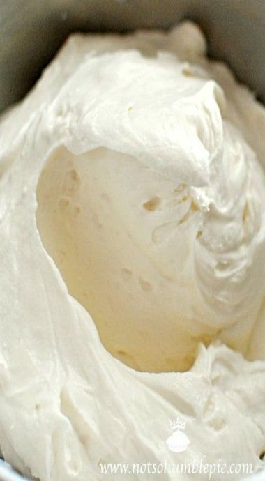 Cinnabon frosting - cream cheese frosting                                                                                                                                                                                 More Cream Cheese Frosting Alternative, Frosting Filled Cookies, Copycat Cinnabon Icing, Cinnabon Icing, Cinnabon Frosting Recipe, Cinnabon Frosting, Mousse Dolce, Weight Watcher Desserts, French Cookies