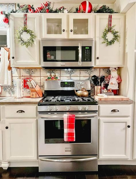 50 Creative Kitchen Decorating Ideas for Christmas Cabinet Top Christmas Decorating Ideas, Above Cabinet Decor Kitchen Christmas, Christmas Cabinet Decor, Christmas Decorated Kitchen, Christmas Kitchen Counter, Above Cabinet Christmas Decor, Kitchen Cabinet Christmas Decor, Above Cabinet Decor Kitchen, Cozy Christmas Kitchen