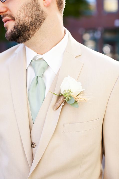 This tan suit looks great for a garden wedding in any season. The neutral tone allows for a wide range of complimentary colors like this sage tie and crisp white rose boutonniere.  Image by Jen & Chris Creed Tan Groomsmen Suits, Tan Suit Wedding, Tan Groomsmen, Green Tux, Wedding In Fall, Tan Suits, White Rose Boutonniere, Sage Green Tie, Wedding Groomsmen Attire