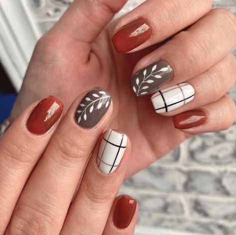 Nails For Winter Wedding Guest, Thanksgiving Nails Gel Simple, How To Paint Fall Leaves On Nails, Fall Leave Nails Art, Fall Leaves Manicure, Fall Leaf Nails 2022, Square Nail Designs September, Thanksgiving Nails Acrylic Simple, Nail Leaves Designs