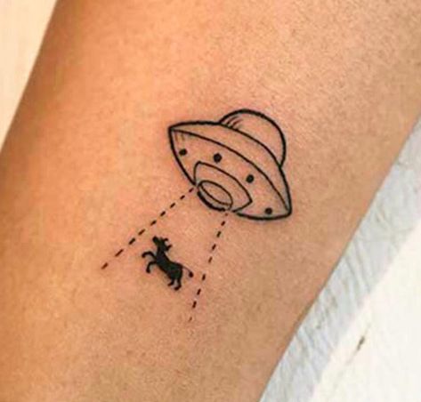 Niece Tattoo, Spaceship Tattoo, Cream Tattoo, Ufo Tattoo, Tattoo Removal Cost, Cow Tattoo, Tatuagem Masculina Pequena, Funky Tattoos, Alien Tattoo