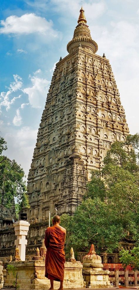 Bodh Gaya, Temple India, Indian Temple Architecture, India Travel Guide, Ancient Indian Architecture, Amazing India, Visit India, Indian Architecture, Incredible Places