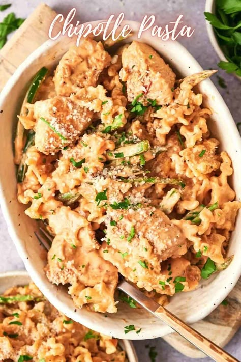 Chipotle Pasta Recipes, Spicy Chicken Chipotle Pasta, Chipotle Chicken Pasta, Spicy Chicken Pasta, Chipotle Pasta, Chicken Chipotle, Pasta At Home, Pasta With Chicken, Steamed Green Beans