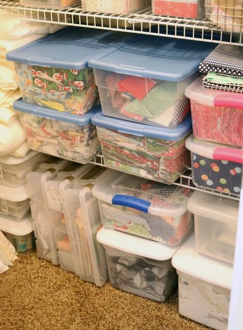 10 Tips to Help Organize your Sewing Room Scrap Fabric Storage, Quilt Room Organization, Sewing Room Inspiration, Sewing Room Storage, Sewing Spaces, Dream Craft Room, Sewing Room Organization, Quilting Room, Sewing Space