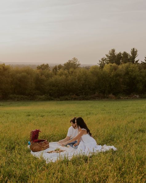 Yesterday was a dream!!! Bouncing around @gouveiavineyards yesterday with Haley & Chris was so fun ☺️ They brought a cute little picnic in Haley’s grandmothers picnic basket, and sat down together as the sun set on Chris’ grandmothers blanket. It was so picturesque. They were baked in their perfect glow and were up for all my ideas, and even ended up having some of their own! It was lovely ❣️ I cannot wait for their wedding!!! CT WEDDING PHOTOGRAPHER | NJ WEDDINGS | NY ENGAGEMENT PHOTO | PRO... Outdoor Picnic Couple Photoshoot, Picnic Date Pictures Couple Photos, Picnic Couple Photoshoot, Engagement Photos Picnic, Couples Picnic Photoshoot, Fun Engagement Shoot Ideas, Engagement Setup, Picnic Engagement Shoot, Engagement Picnic