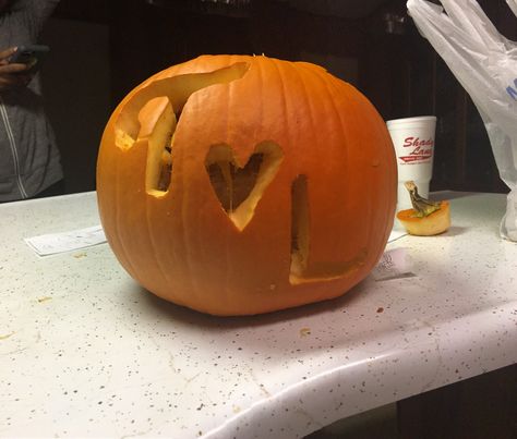 Pumpkin Carving Ideas With Boyfriend, Couple Carving Pumpkins Ideas, Cute Couple Pumpkin Carving, Couple Pumpkin Carving Ideas, Pumpkin Carving Ideas For Couples, Pumpkin Carving Ideas Couples, Couples Pumpkin Carving, Couple Pumpkin Carving, Autumn Goals