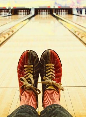 i will, one day, steal that pair of Bowling Shoes i've always wanted. Bowling Pictures, Bowling Outfit, Shoes Girl, Bowling Shoes, Style Inspiration Casual, The Big Lebowski, Bowling Ball, April 2012, Girl Shoes