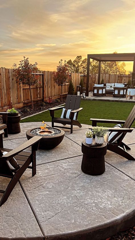 Teri Fode | BUT… This vision in my head just wouldn’t quit so we brought it to life. It’s a small backyard in the middle of the suburbs, but we made… | Instagram Dining Pergola, Conversation Patio Set, Backyard Dining Area, Oasis Backyard, Covered Patio Design, Backyard Fire Pit, Patio Plans, Conversation Area, Backyard Walkway