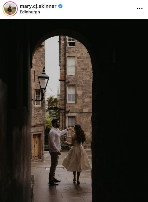 Gothic Engagement Photos Ideas, Outside Engagement Pictures, Trending Photoshoot Ideas, Belgian Wedding, Pre Wedding Pictures, Panda Photography, Classic Engagement Photos, Boston Engagement Photos, Garden Photoshoot